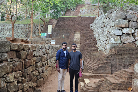 From Colombo: Sigiriya Rock and Dambulla Day Trip and Safari