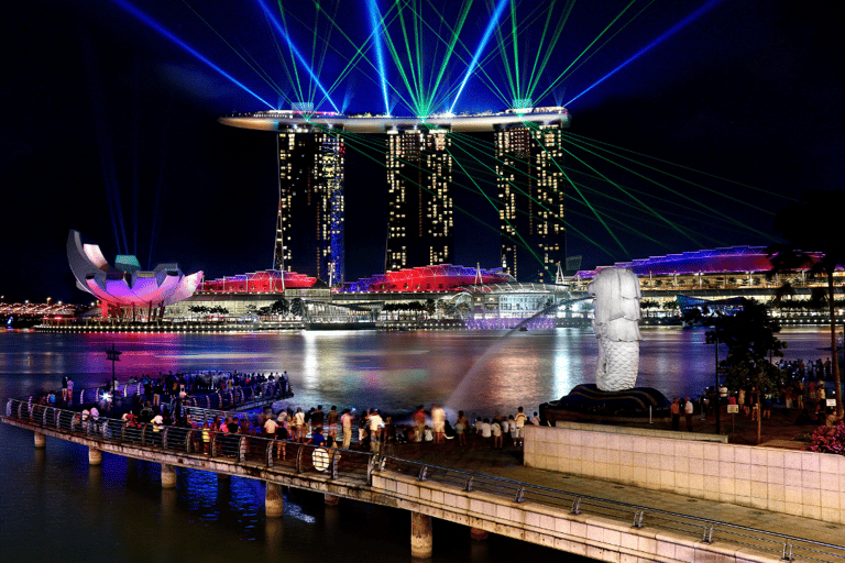 Tour noturno de assinatura: Passeio pela Marina com provas de comidaJunta-te ao grupo