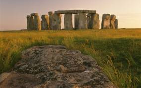 From London: Stonehenge, Windsor, and Bath Small Group Tour