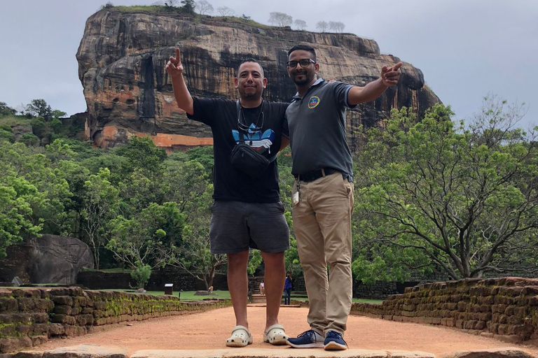 Sri Lanka: 6 Days and 5 Nights Highlight Tour With Guide 6 Days Tour with Car