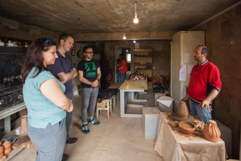 Descubre el arte de la alfarería bajo la guía de un armenio