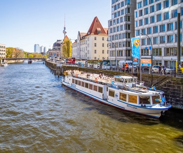 Berlin: Boat Tour Along the River Spree