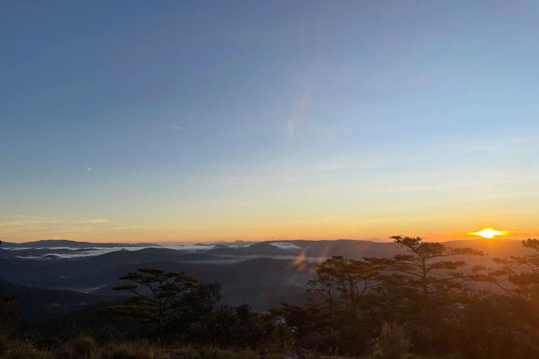 Dalat: Hiking the Mountain to observe the cloud and sunrise Da Lat: Hiking the Mountain to observe the cloud and sunrise