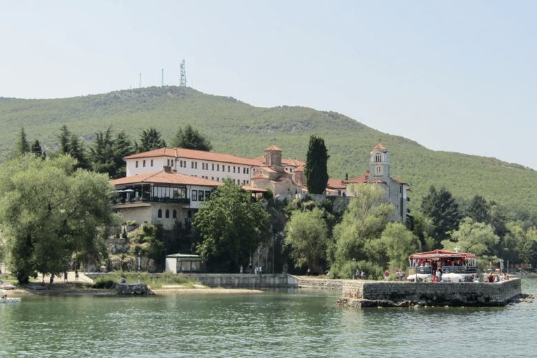 Kastoria: Private Lakes Tour to Pogradec, Ohrid & Bitola