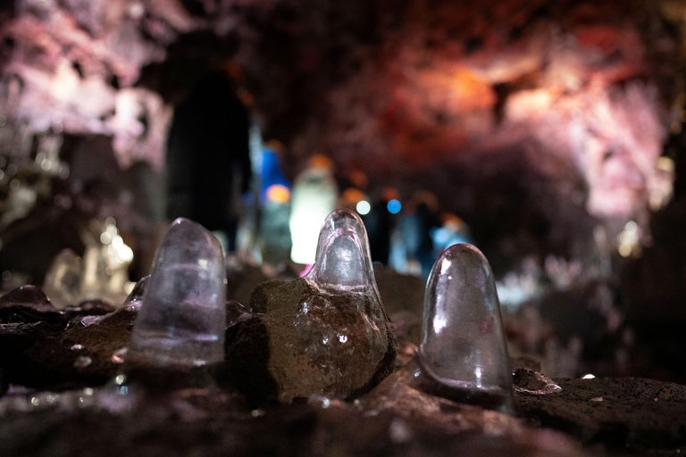 Reykjavik: Túnel de lava noturno e caça à aurora borealReykjavik: Túnel de lava à noite e caça às auroras boreais