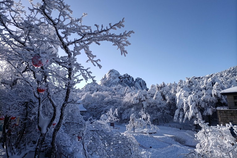 Huangshan: Mountain Top Day Trip with Cable Car and Pickup