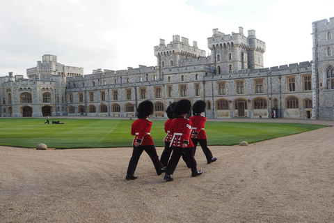 Exclusive Windsor Castle Entry, Audio Guide & Transportation