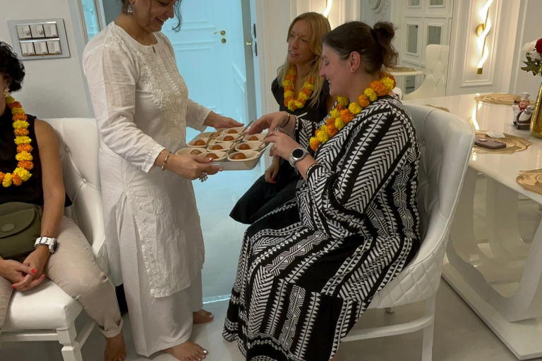 Mumbai: lezione di cucina indiana a casa di una famiglia del postoMumbai: lezione di cucina indiana a casa di una famiglia