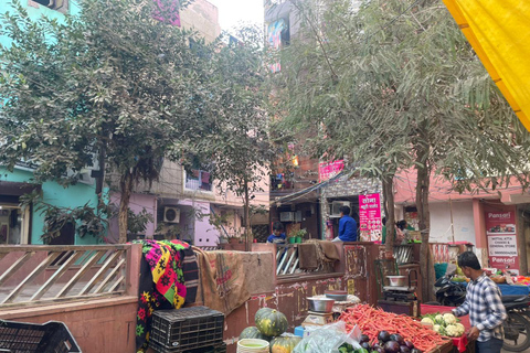 Delhi: Full-Day Shopping Tour with Male & Female Guide