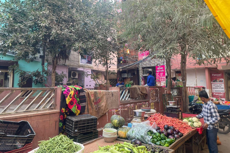 Delhi: Full-Day Shopping Tour with Male & Female Guide