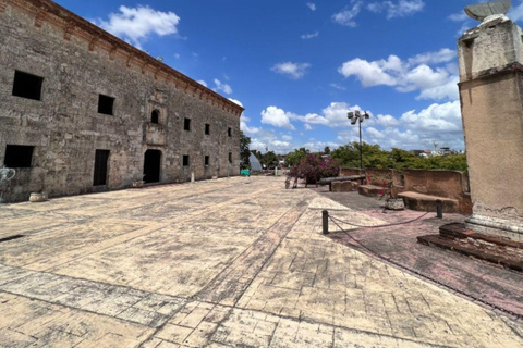 Santo Domingo: Small Group Tour with Cable Car from Bayahibe