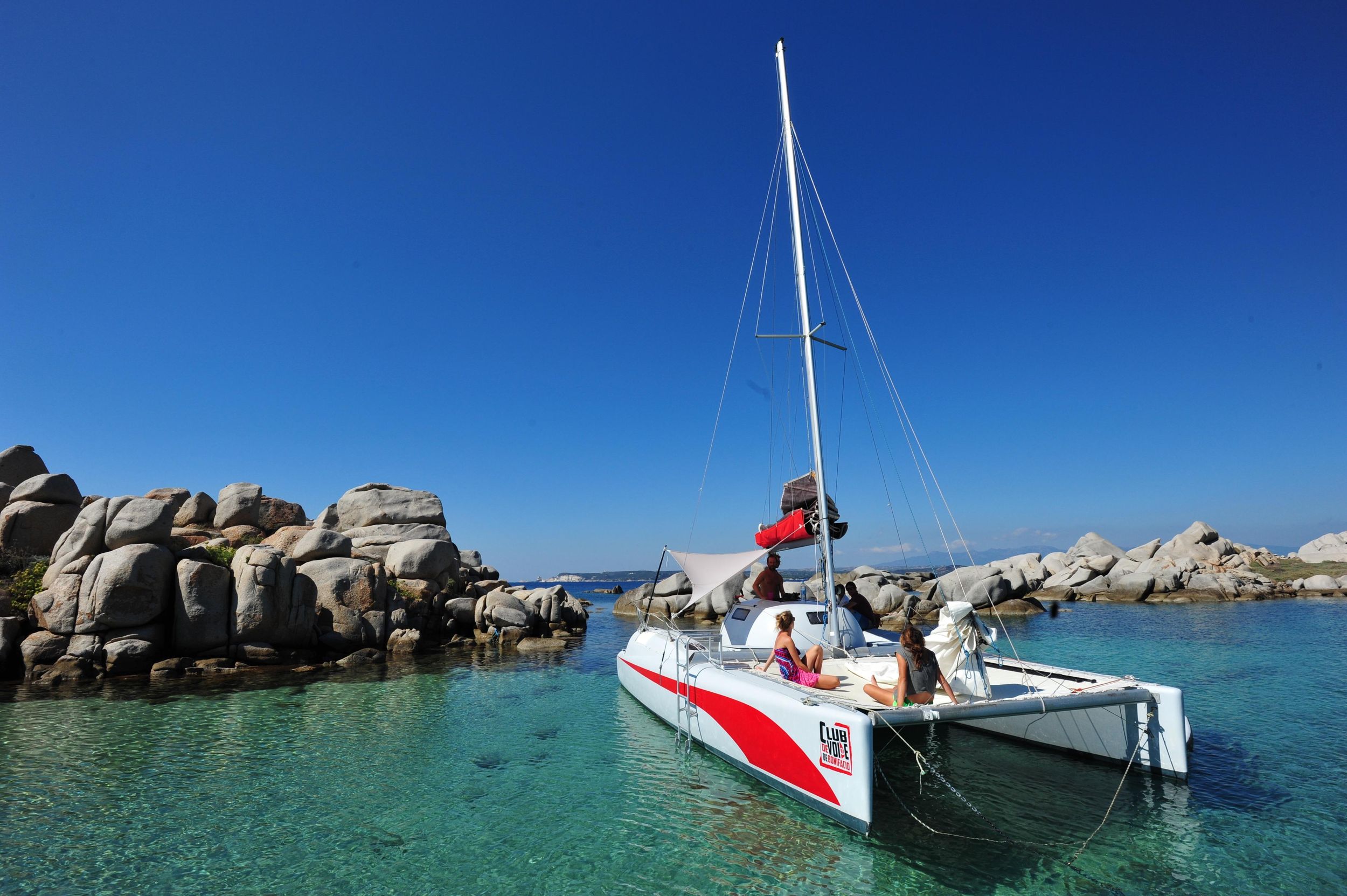 Bonifacio: Segeltörnausflug mit dem Katamaran (2 Stunden) zu den Lavezzi-Inseln mit Schnorcheln