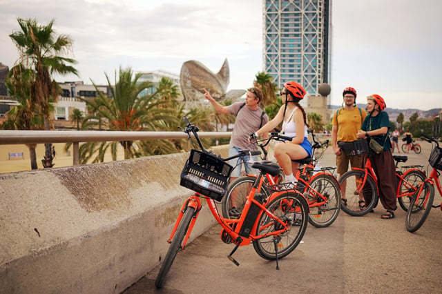 Barcelona: ruta guiada por la costa mediterránea en bici o bici eléctrica