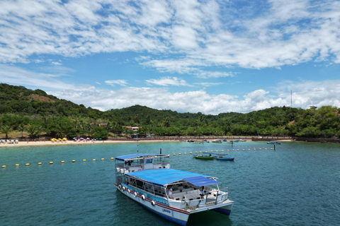 Frades Island: Boat tour with live music