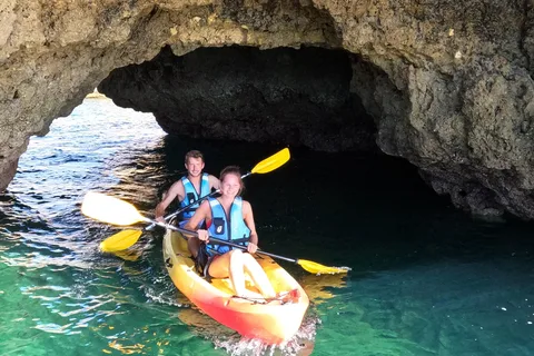 Albufeira: Kajak-Tour zu Höhlen und Klippen