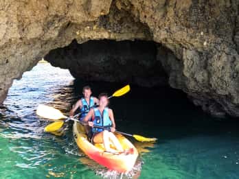 Albufeira: tour in kayak tra grotte e scogliere