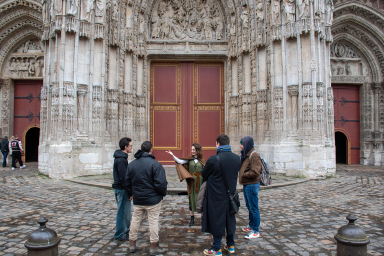 Walking tour with an Actor-Guide: Rouen with Joan of Arc Italian Shared Tour : 15 people maximum