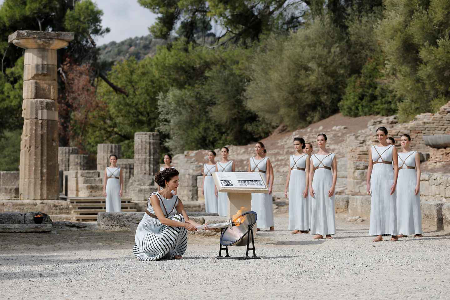 Olympia: Shared Mini Bus Tour from Katakolon