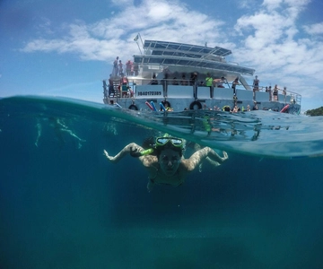 Desde Río: Día completo en Búzios con excursión en catamarán y almuerzo
