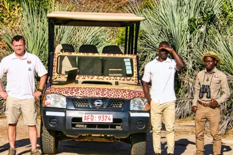 Victoria Falls: Vulture Safari and Bush Walk