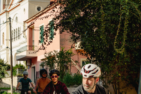 Korfu mit dem E-Bike entdecken: Radeln Sie durch die Natur und das lokale LebenEntdecke Korfu mit dem E-Bike: Tauch ein in die Natur und das lokale Leben