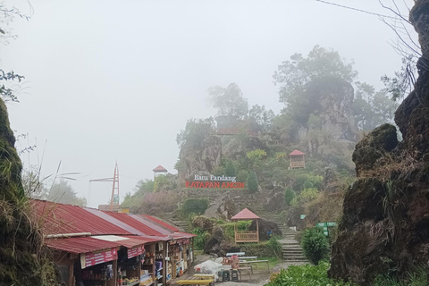 从日惹出发的日出西库尼尔山和迪恩高原之旅从日惹到日出 Sikunir 和 Dieng 高原之旅