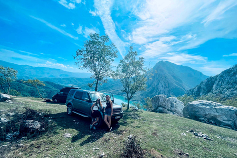 Wandeling op Gamti Mt & Bovilla Meer vanuit Tirana met Land Rover