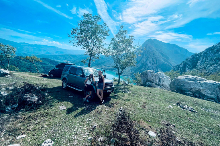 Wandeling op Gamti Mt & Bovilla Meer vanuit Tirana met Land Rover