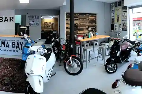Majorque : Explorez l'île de Majorque avec l'emblématique scooter Vespa