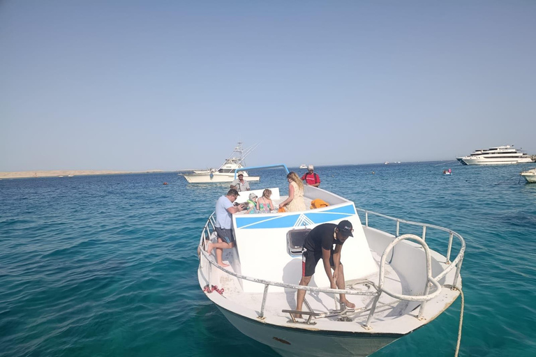 Hurghada: Privet 4-Hour small Boat Trip in the Red Sea