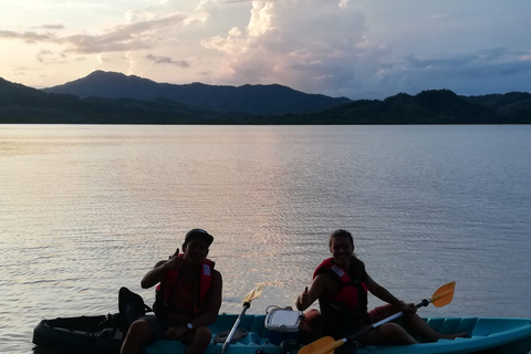 Paquera: Sunset and Bioluminescence Evening Kayaking Tour
