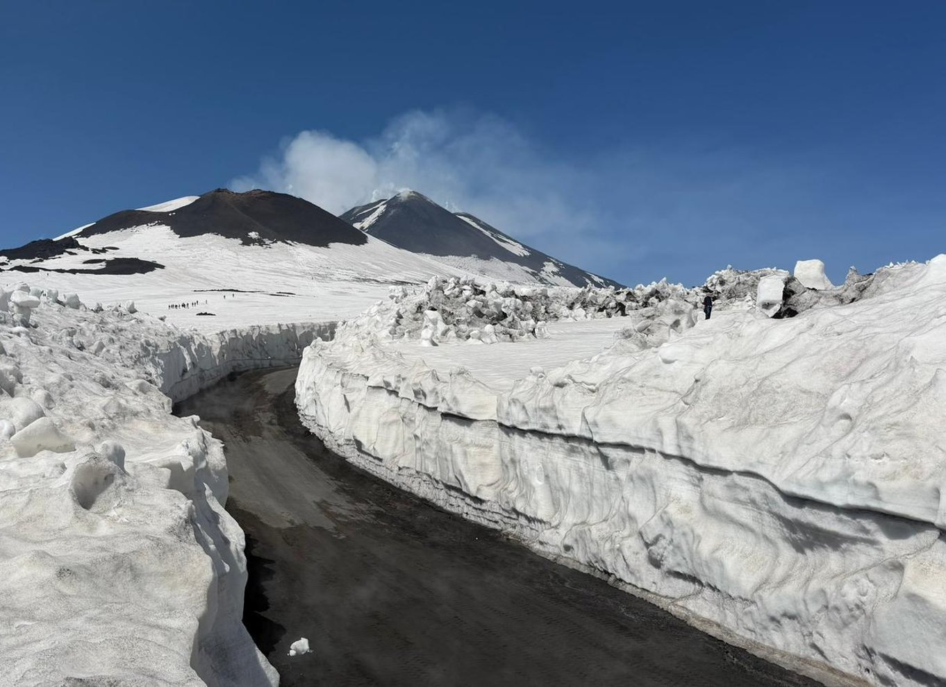 Etna: Vandre op til 3000 m med kabelbane og firehjulstrækker