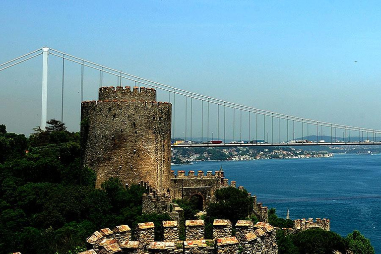 Istanbul: Tour auf dem Bosporus mit MittagessenTour auf dem Bosporus und den zwei Kontinenten Istanbuls