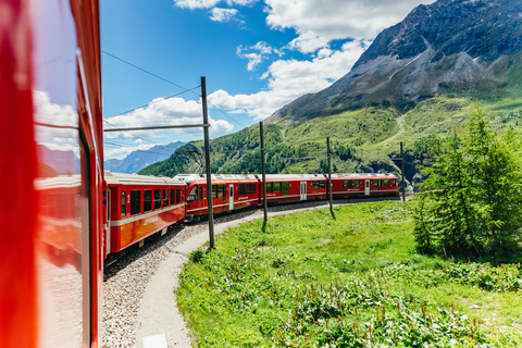 Tirano - St. Moritz: bilet jednodniowy Bernina Red Train w obie stronyCzerwony pociąg Bernina: jednodniowy bilet w dwie strony w 1. klasie