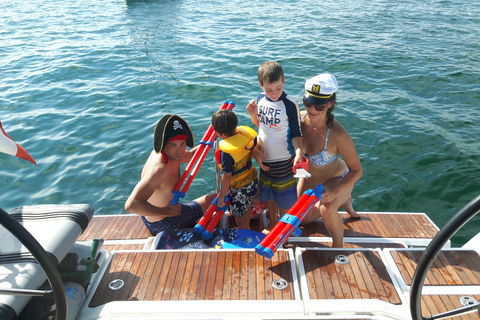 Toronto: Sailing Yacht Cruise of Toronto Harbor and Islands Shared 2-hour Day or Sunset Sailing Cruise
