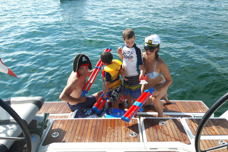 Toronto: Sailing Yacht Cruise of Toronto Harbor and Islands Shared 2-hour Day or Sunset Sailing Cruise