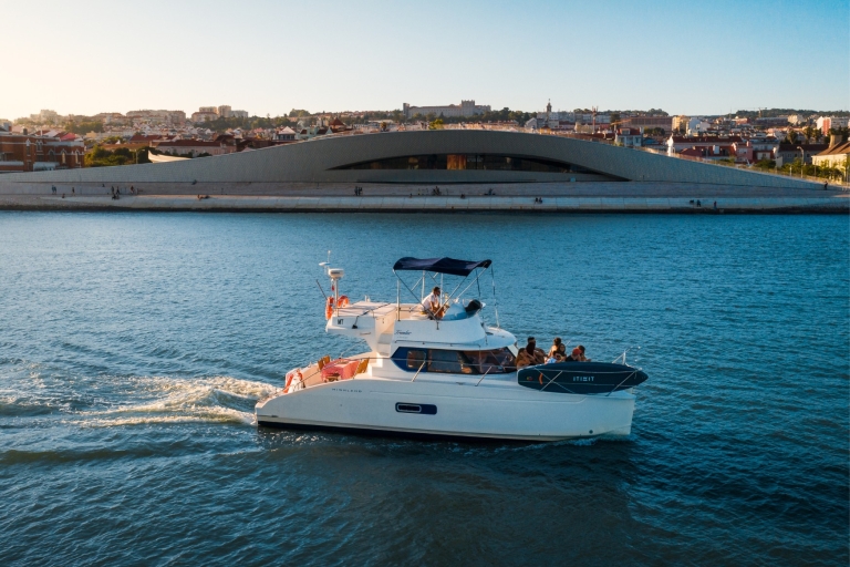 Lisbonne : Visite privée en catamaran le long du fleuve TageVisite de 2 heures