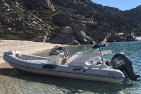 Rubber dinghy day trip in the Corsican archipelago
