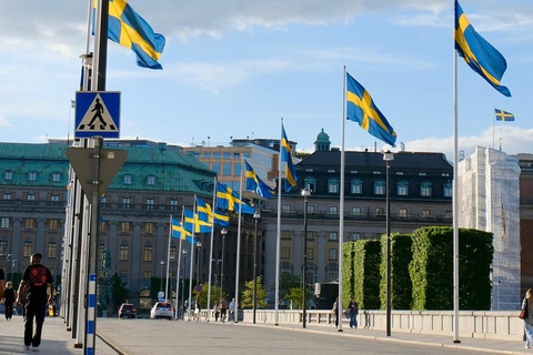 Stockholm: Walking tour from Medieval Town to Modern Capital German gamla stan