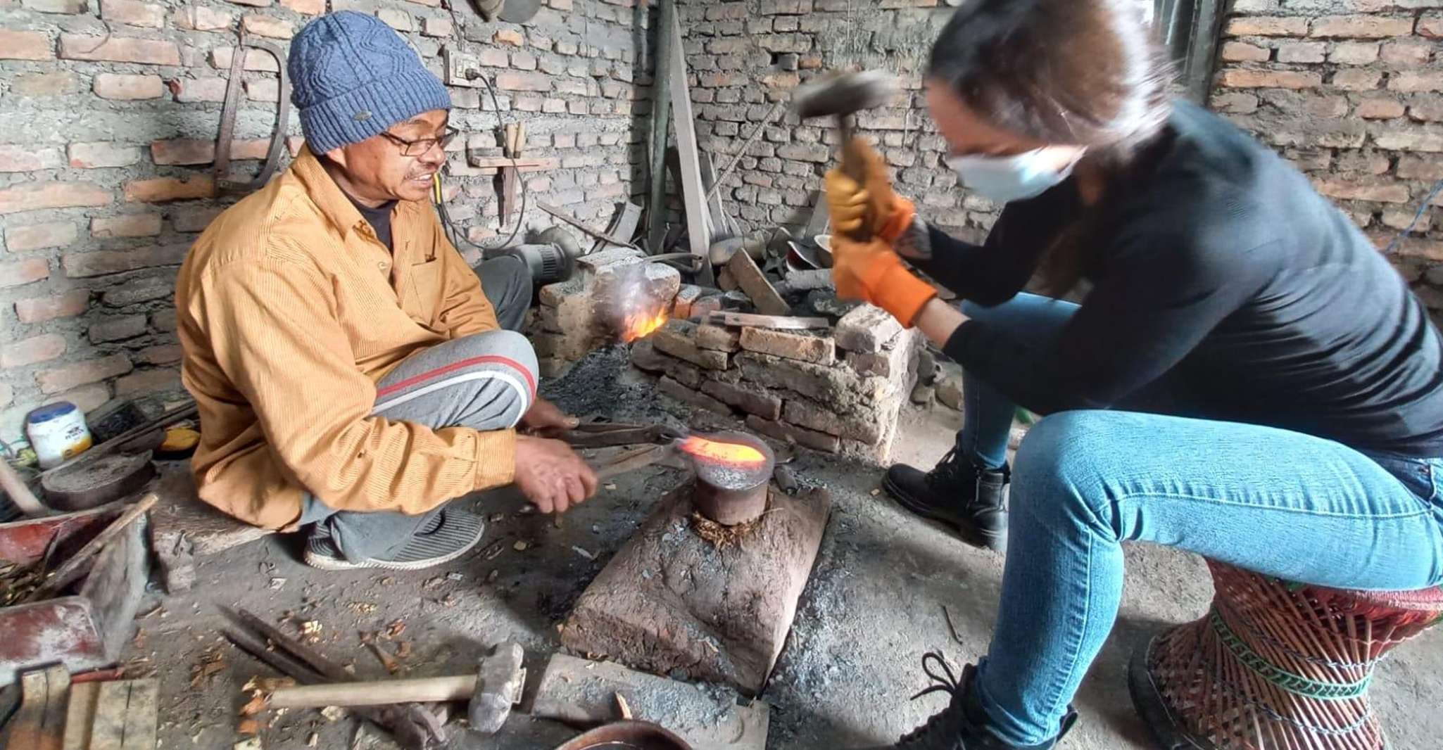 Couteau (khukuri) faisant une activité avec un forgeron - Housity