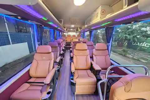 Desde Hanoi: Traslado hacia o desde la ciudad de Halong en un autobús Comfor