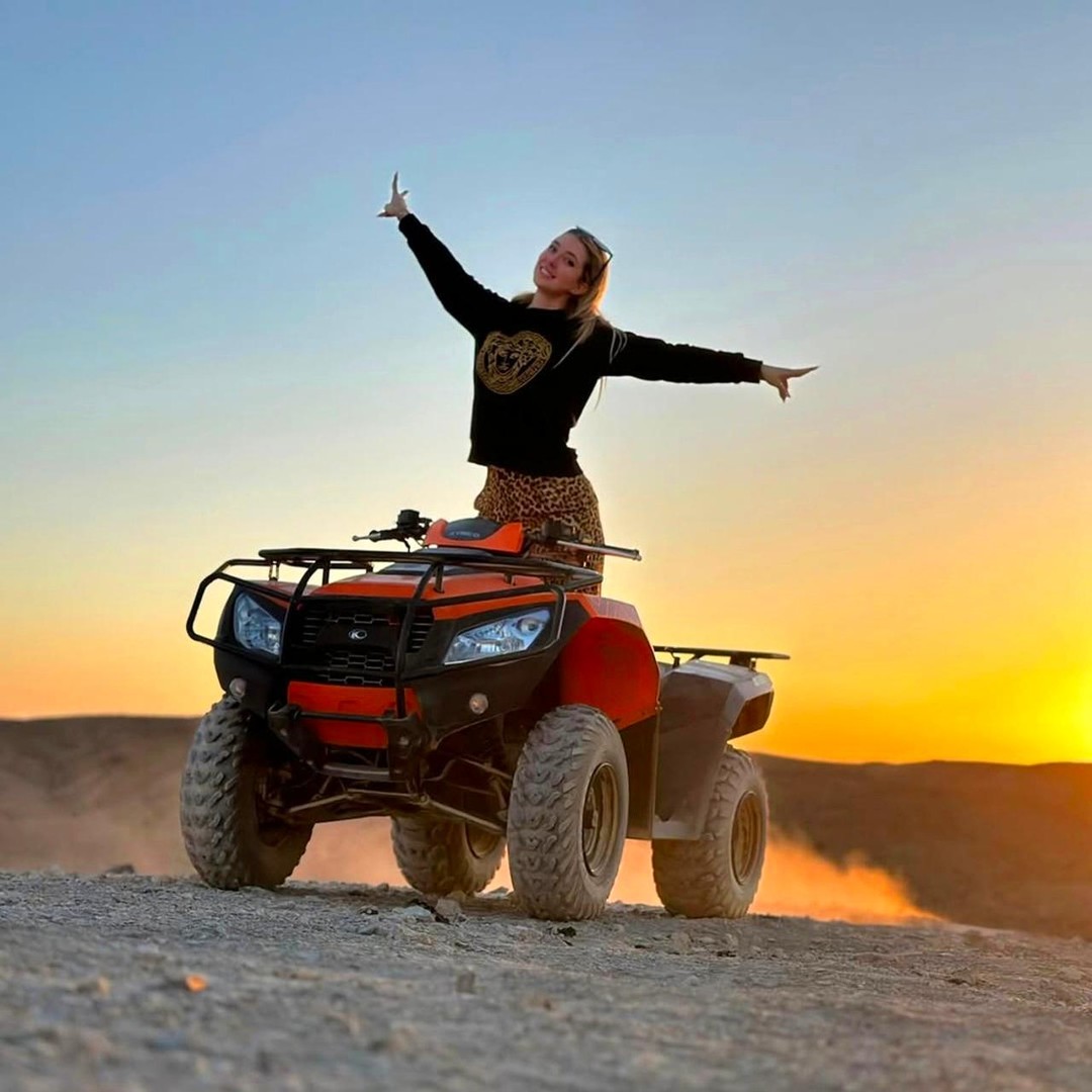 Agafay tour Quade Bike, Sunset and Romantic Dinner Show