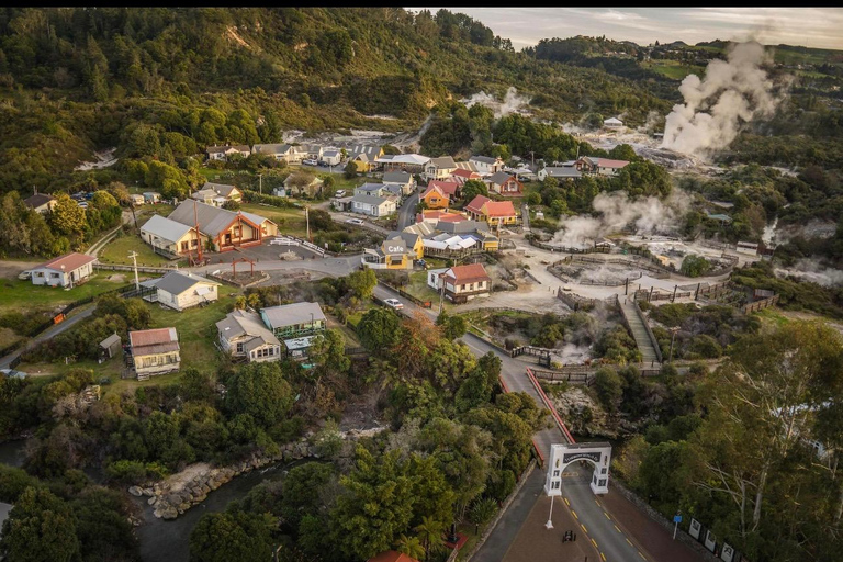 Auckland to Rotorua Private Custom Tour & Hotel Pickup