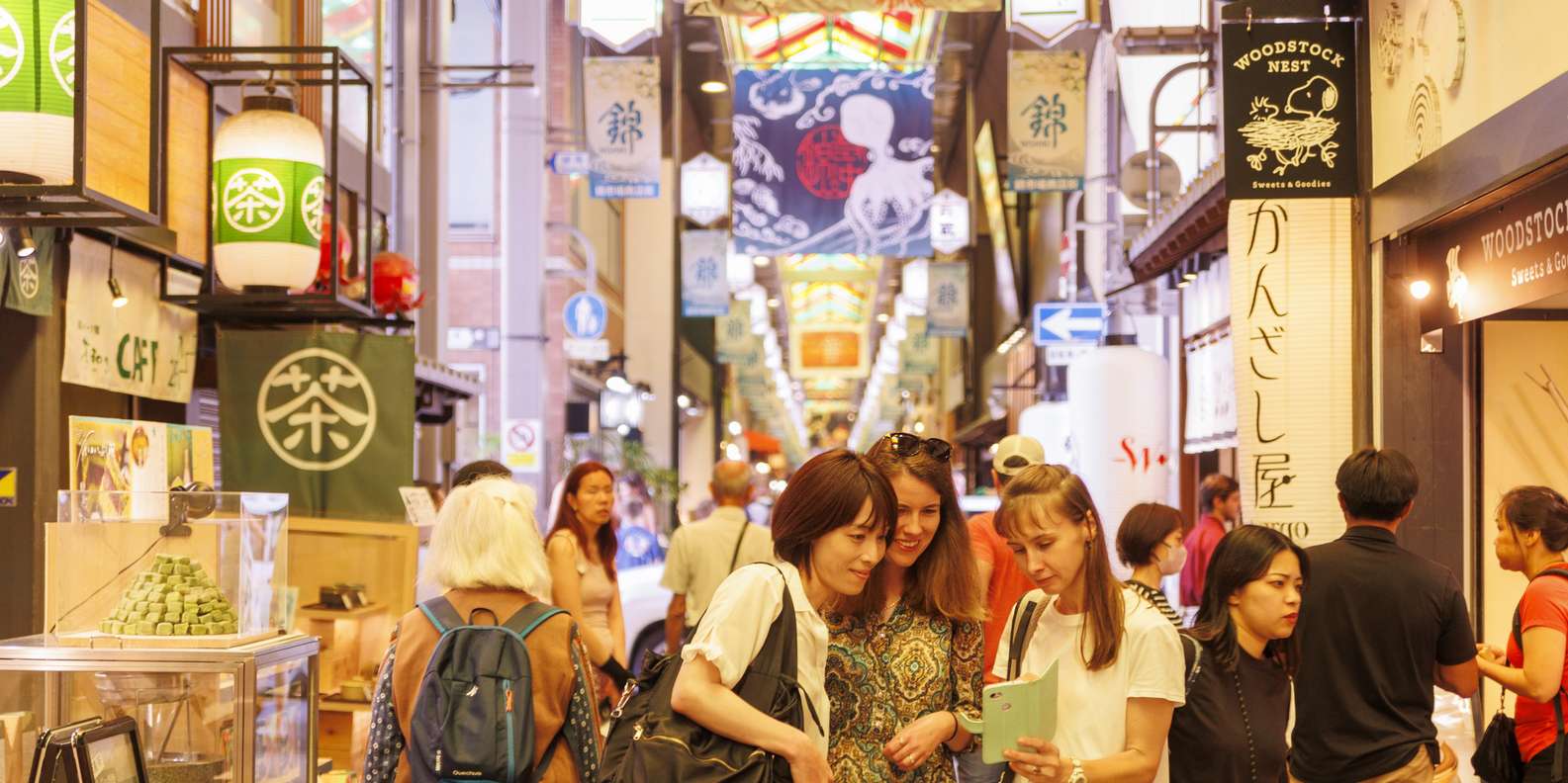 Kyoto: Nishiki Market Walk Tour with Tea Ceremony Experience