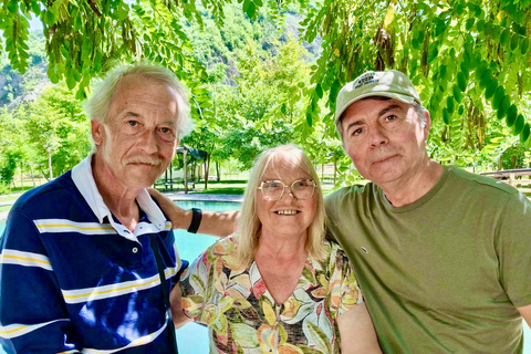 Tagestour mit dem Land Rover zum Berg Dajti und zum Wasserfall Shengjergj