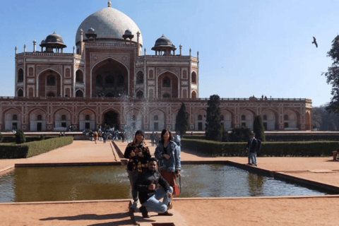 Nueva Delhi: Traslado al aeropuerto privado desde o hacia la ciudad