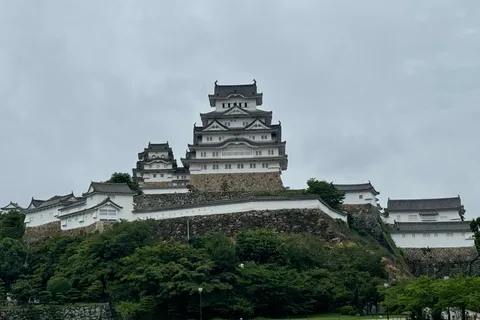 Himeji: Guided Tour of Himeji Castle & Cozy Engyoji Temple