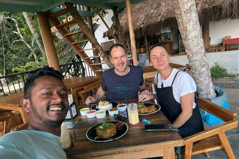 Kandy: Sigiriya Sunrise, Nalanda Gedige & Village Tour