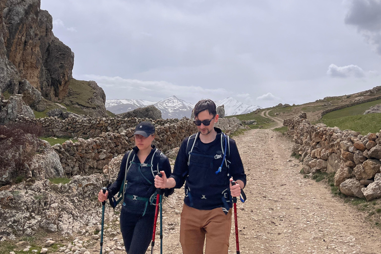 3 day trekking between mountain villages Khinaliq - Qriz Baku: 3 day trekking aroud mountain villages Guba - Khinalig