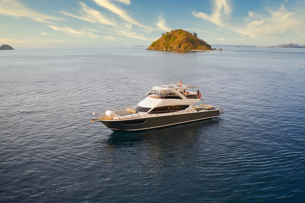 Da Labuan Bajo: tour di 1 giorno a Komodo con snorkeling
